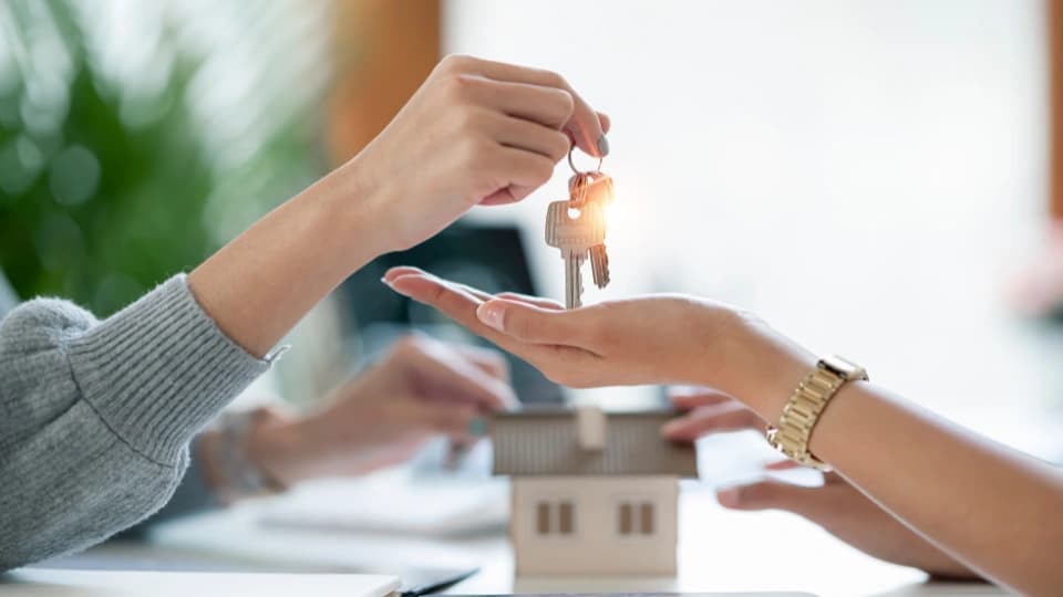 Homeowner has given the key to the property manager