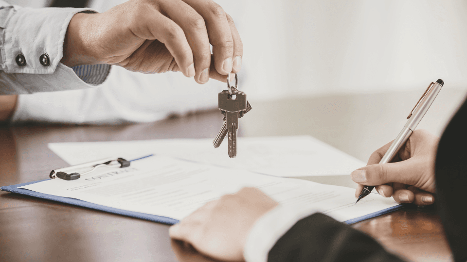 Person handing over set of keys